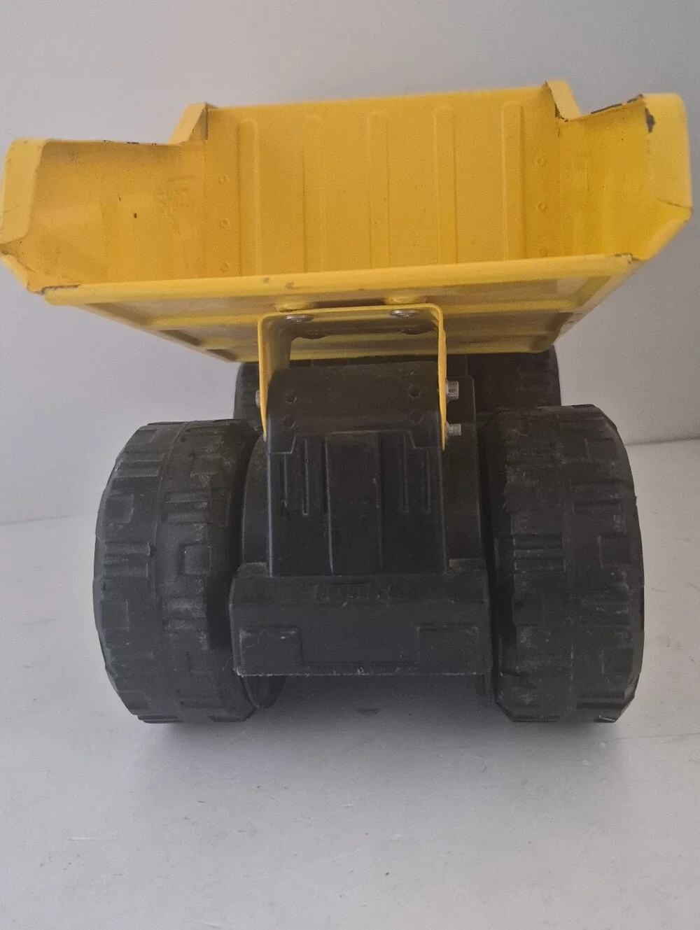2009 Tonka Dump Truck Large Plastic Body with Metal Dump Bed 04738